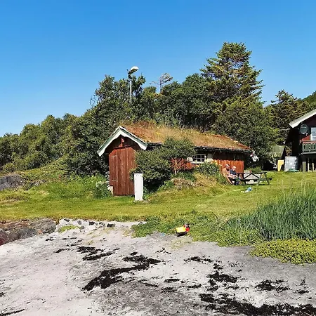 6 Person In Borkenes-by Traum