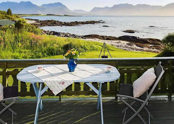 6 Person In Borkenes-by Traum