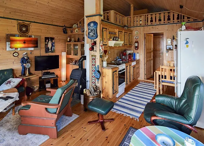 6 Person In Borkenes-by Traum *