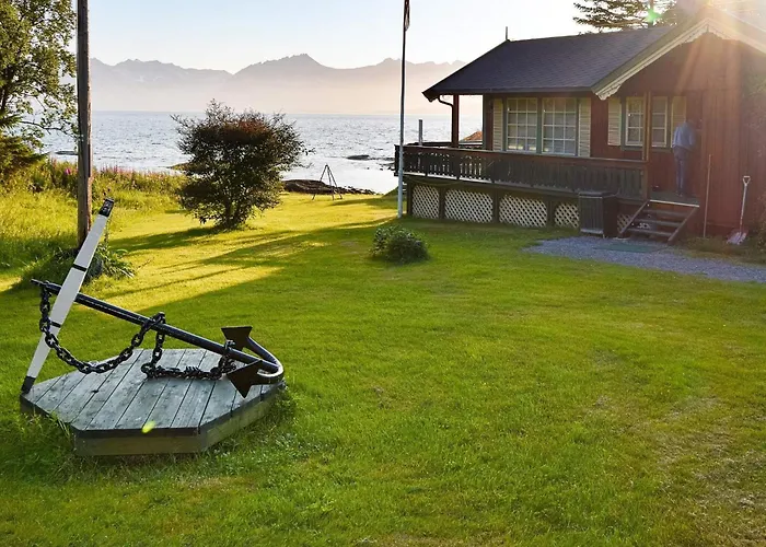 6 Person In Borkenes-by Traum