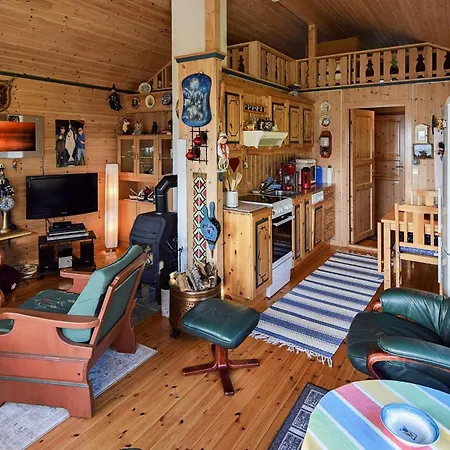 6 Person In Borkenes-by Traum *